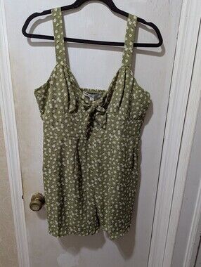 Cloud Sky XL Olive Green Floral Tie-Front Women’s Romper